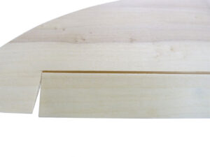 Querruder (Unterseite) fertig ausgeschnitten und mit Elastikflaps anscharniert (MEFISTO)